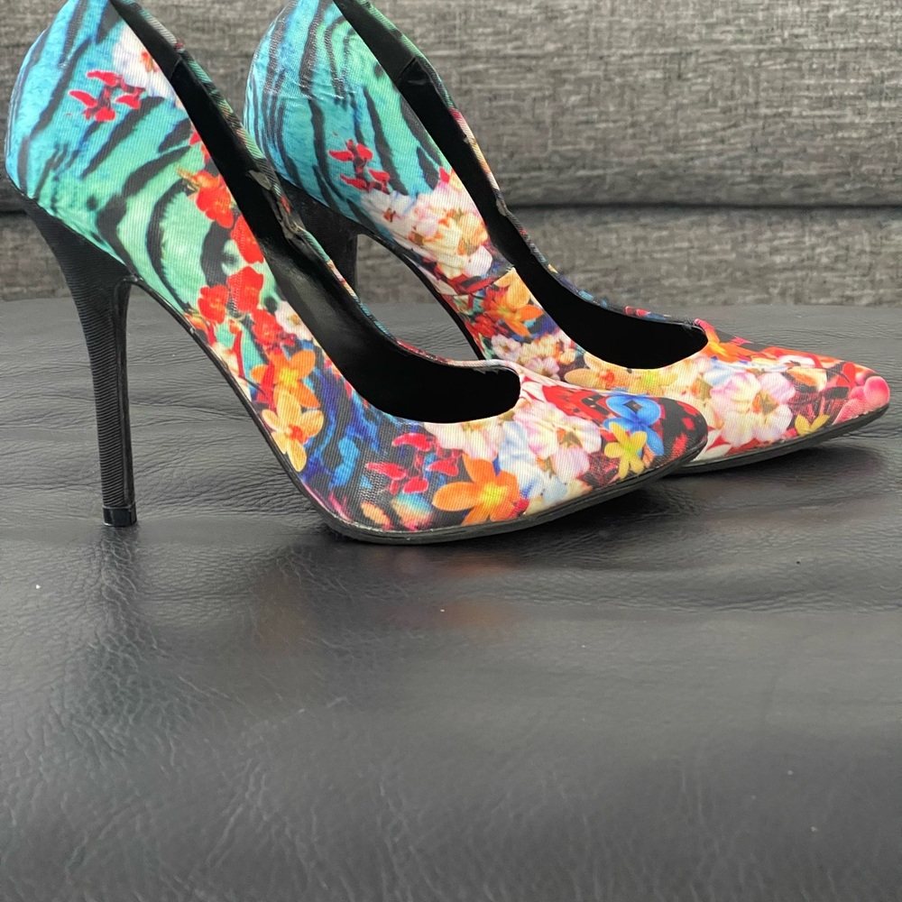 COPY - Also floral print fabric pumps!! - Picture 4 of 5